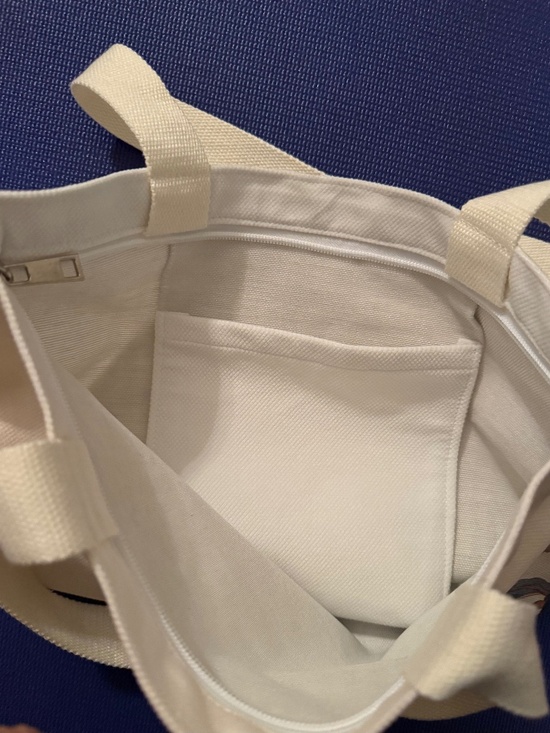 NWOT Tote bag with zipper - Picture 3 of 3